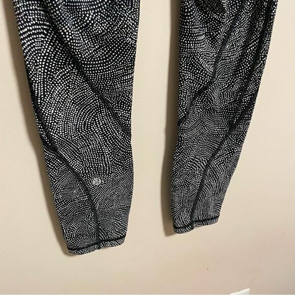 Lululemon Time To Sweat Crop *23" Free Spirit Alpine White Black- Size 4 - Picture 2 of 6